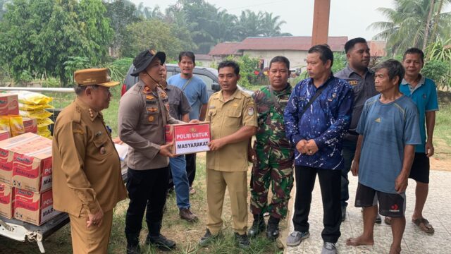 Puting Beliung Terjang Mempawah Hulu, Polisi Tinjau Kerusakan dan Salurkan Bantuan